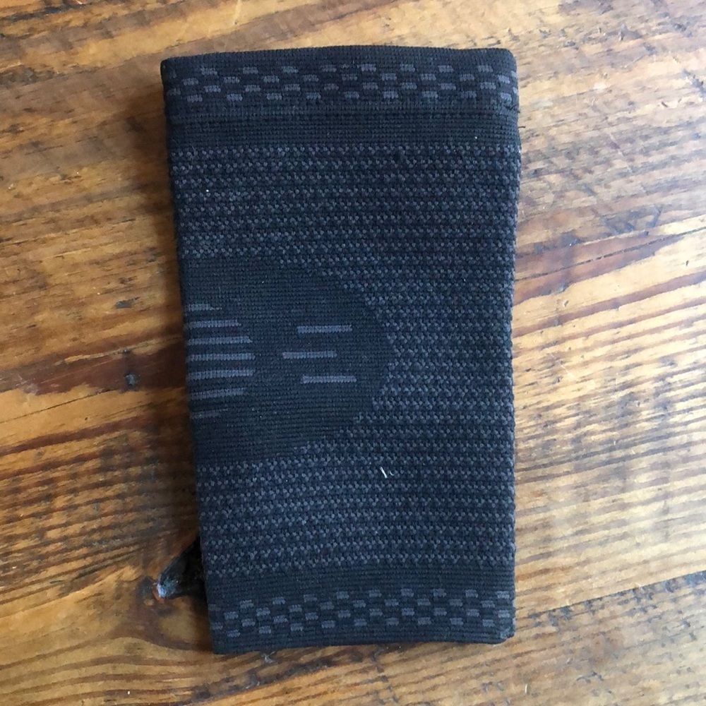 Elbow brace - black size medium